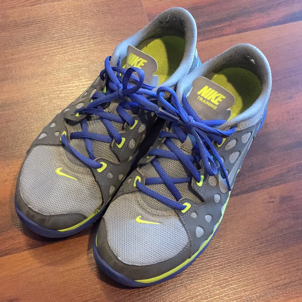 SALE! Nike sneakers size 8.5 EUC